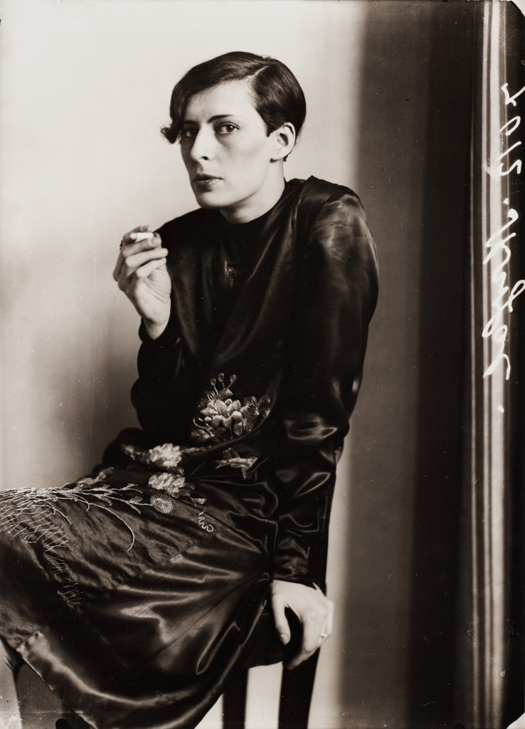 Barnbarnsbarn stämt för olovliga NFTs