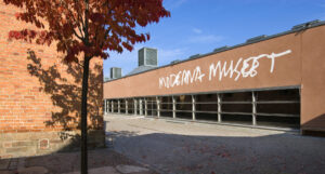 Följ med oss till Moderna museet!